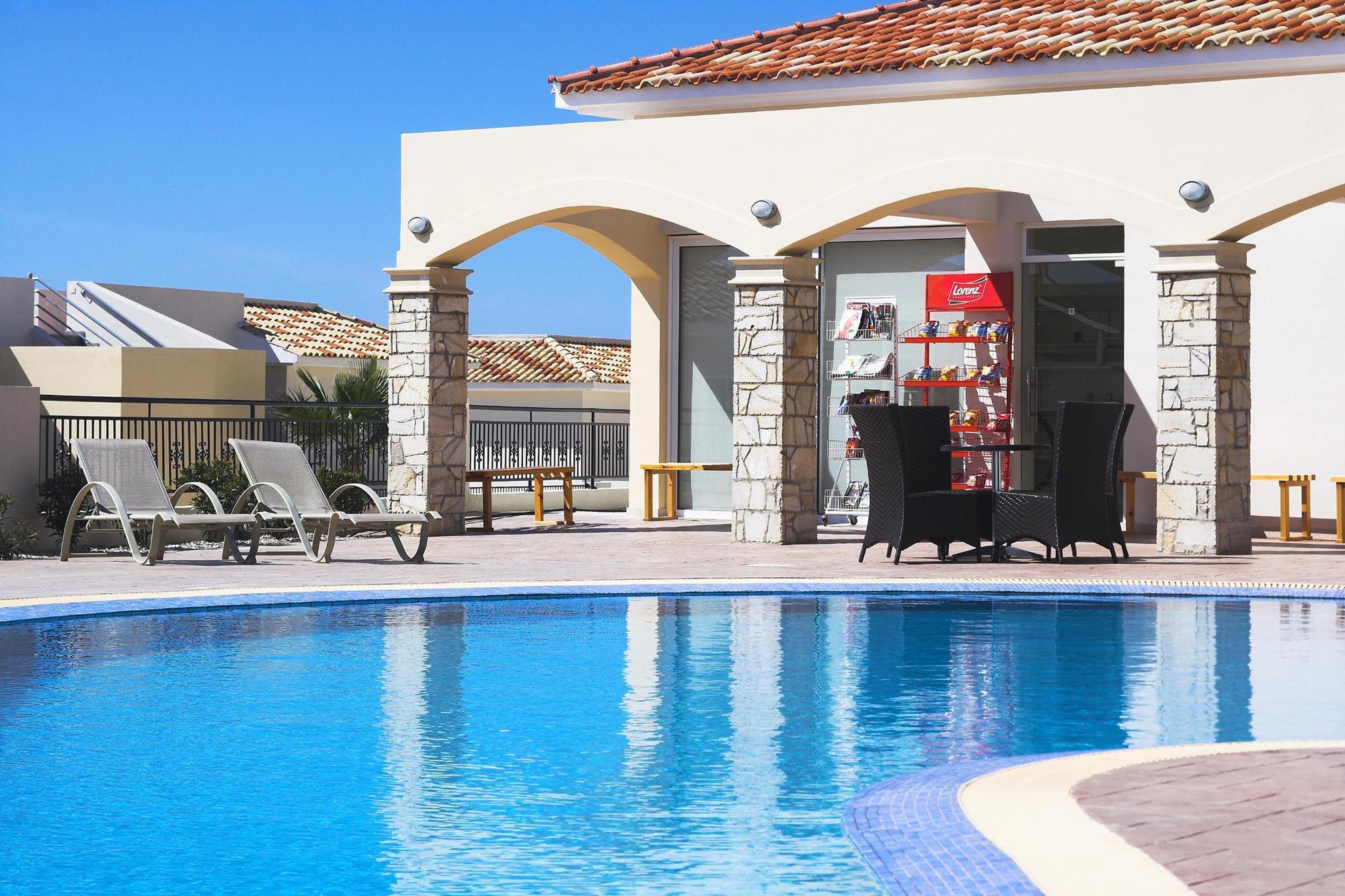 Club St. George (Adults Only) Aparthotel Tremithousa Bagian luar foto
