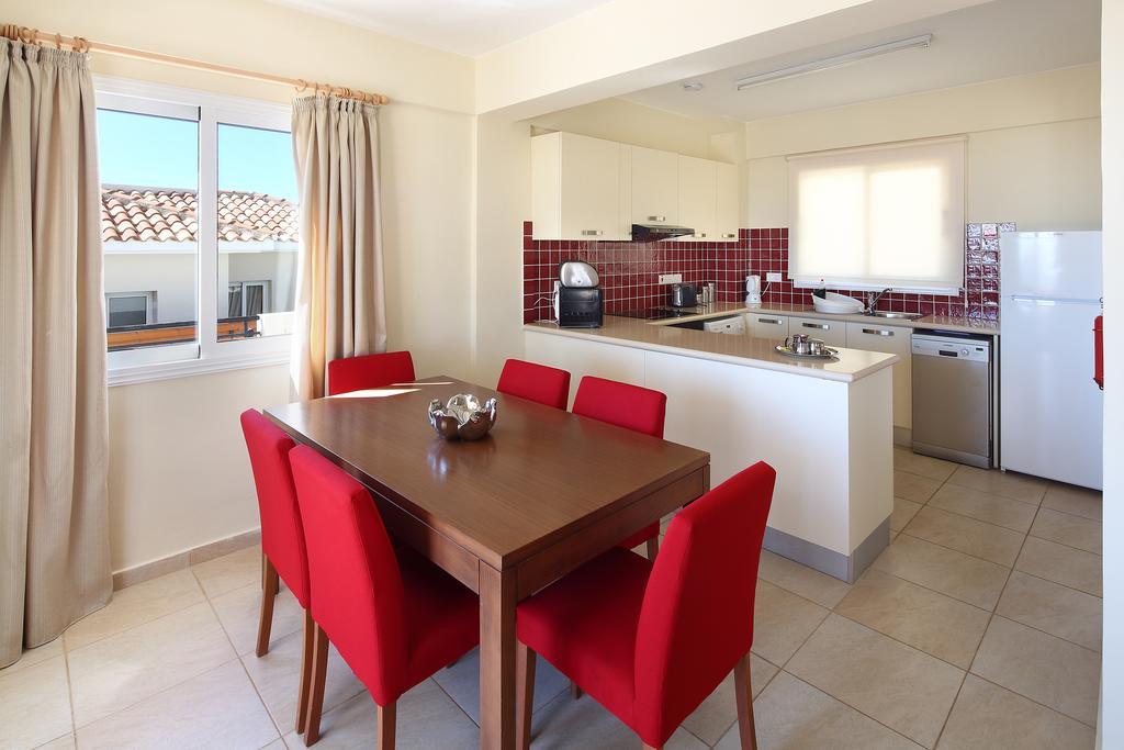 Club St. George (Adults Only) Aparthotel Tremithousa Bagian luar foto