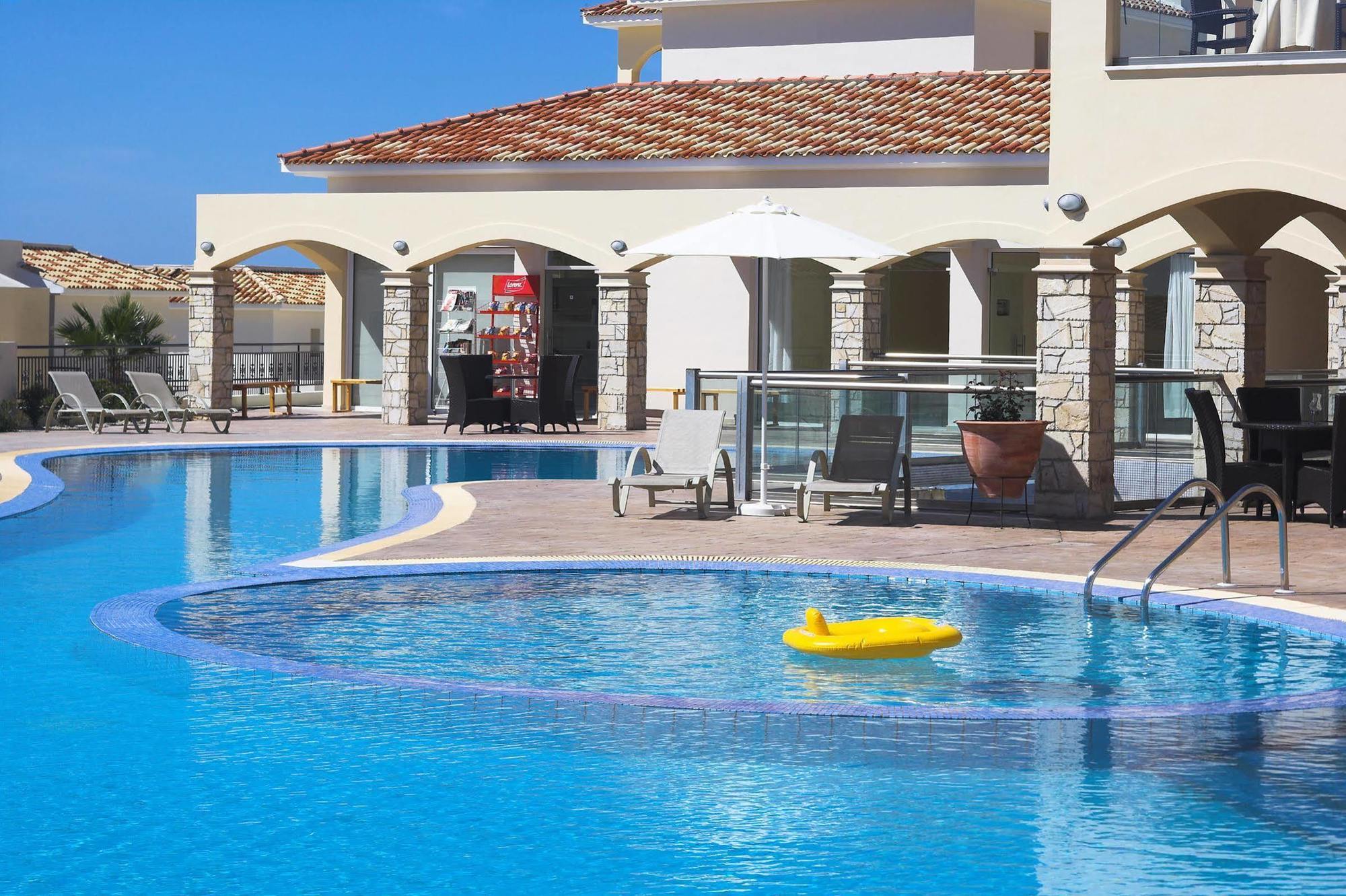 Club St. George (Adults Only) Aparthotel Tremithousa Bagian luar foto