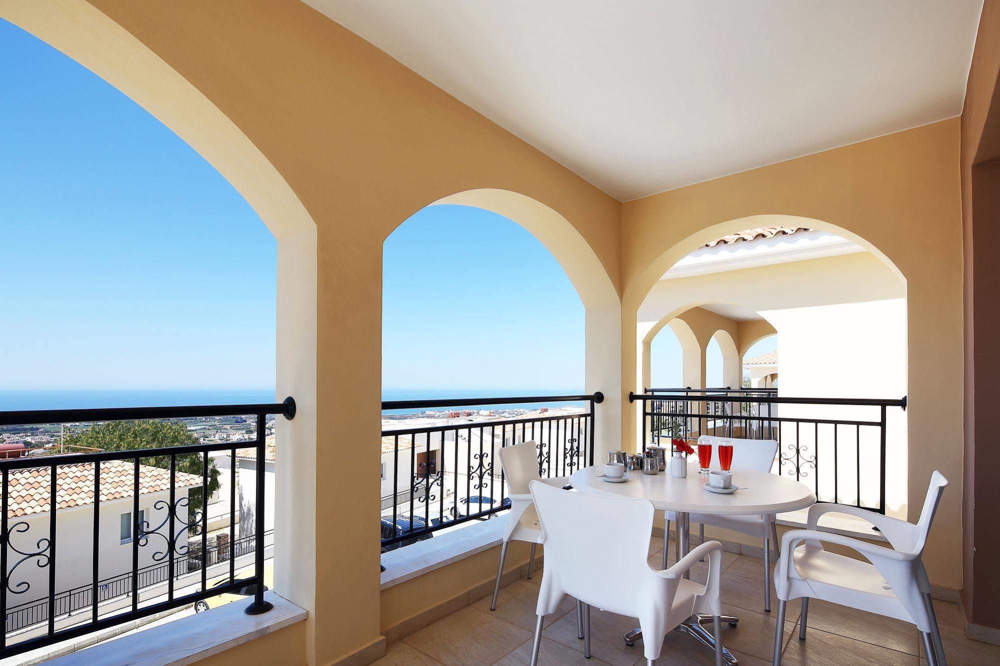 Club St. George (Adults Only) Aparthotel Tremithousa Bagian luar foto